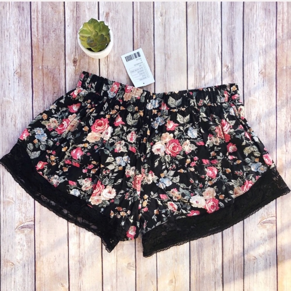Band of Gypsies Floral Botanical Lace Shorts